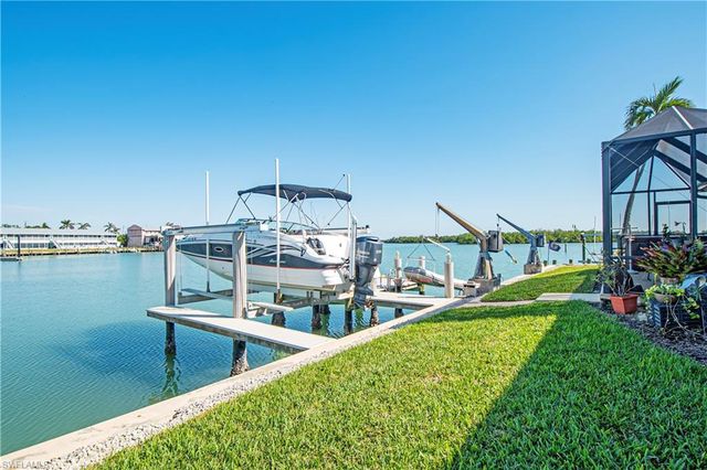 125 Pago Pago DR E, Naples, FL 34113