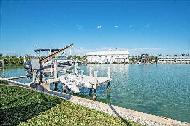 125 Pago Pago DR E, Naples, FL 34113