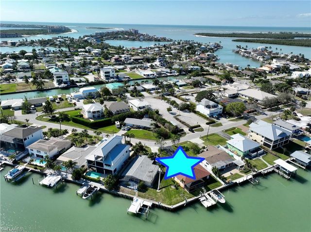 125 Pago Pago DR E, Naples, FL 34113