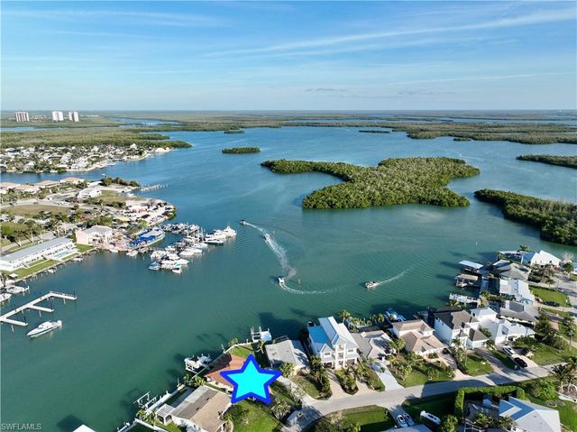 125 Pago Pago DR E, Naples, FL 34113
