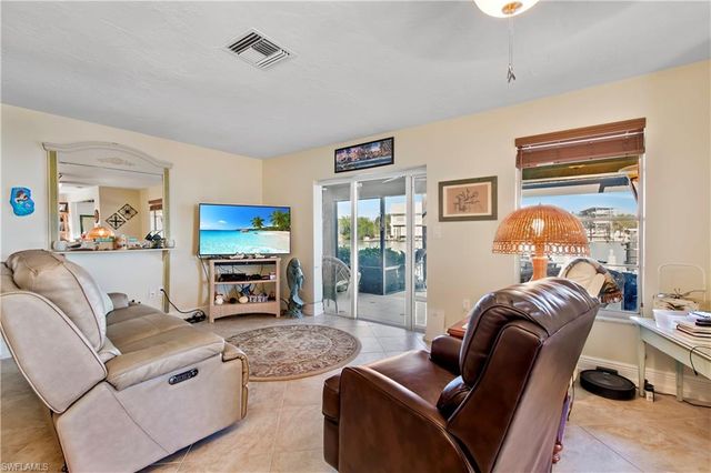 125 Pago Pago DR E, Naples, FL 34113