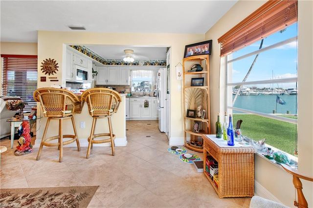 125 Pago Pago DR E, Naples, FL 34113