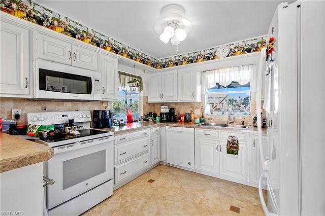 125 Pago Pago DR E, Naples, FL 34113