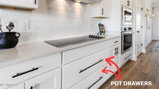 6641 Palm Pointe Drive, Ocean Springs, MS 39564
