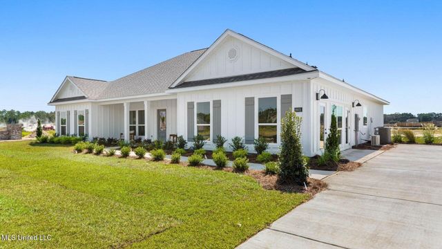 6641 Palm Pointe Drive, Ocean Springs, MS 39564