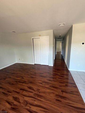 192 Burnett Ave 1, Maplewood Twp., NJ 07040
