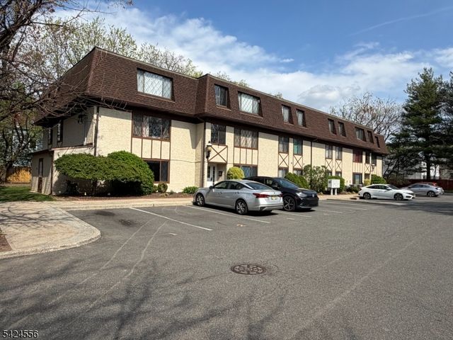 192 Burnett Ave 1, Maplewood Twp., NJ 07040