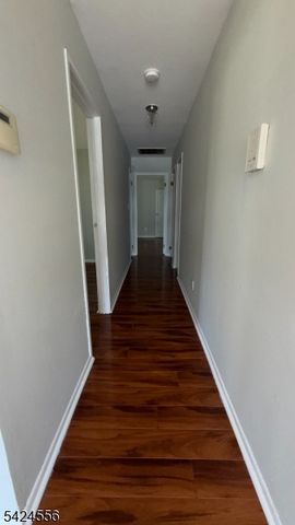 192 Burnett Ave 1, Maplewood Twp., NJ 07040