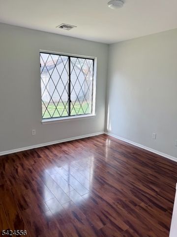 192 Burnett Ave 1, Maplewood Twp., NJ 07040