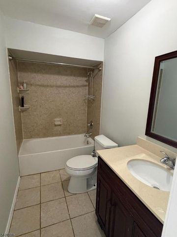 192 Burnett Ave 1, Maplewood Twp., NJ 07040