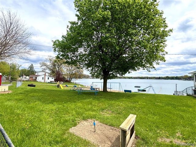 2863 Wisner Street, Waterford, MI 48329