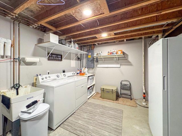 3814 Ice Age Drive, Madison, WI 53719