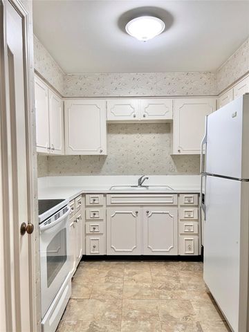 5050 Ambassador Way 210, Houston, TX 77056