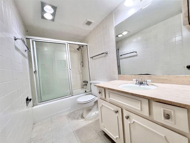 5050 Ambassador Way 210, Houston, TX 77056