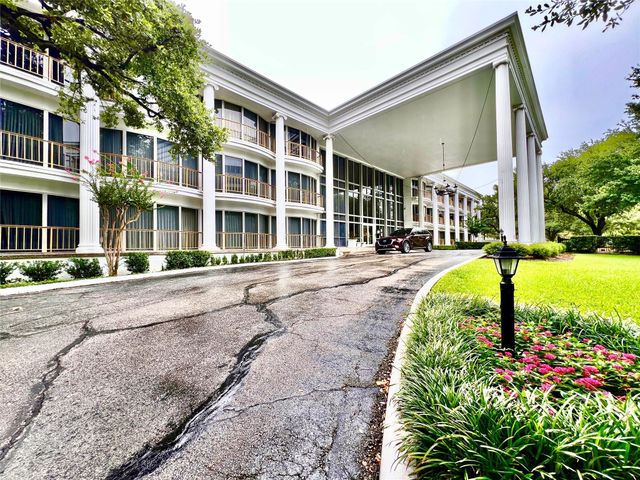5050 Ambassador Way 210, Houston, TX 77056