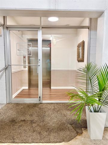 5050 Ambassador Way 210, Houston, TX 77056