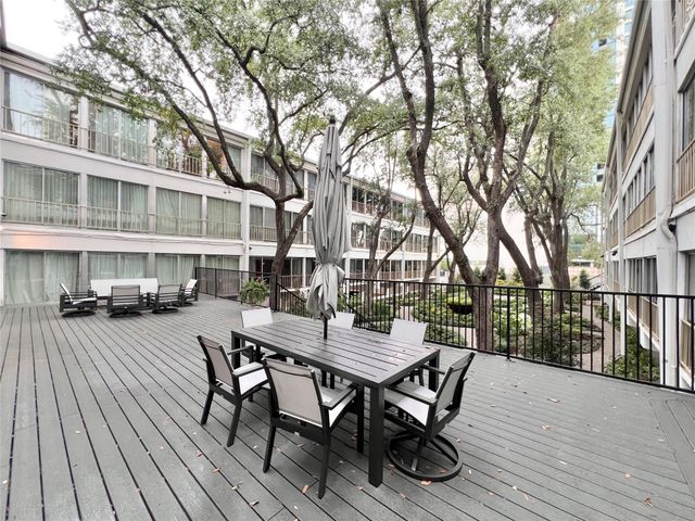 5050 Ambassador Way 210, Houston, TX 77056