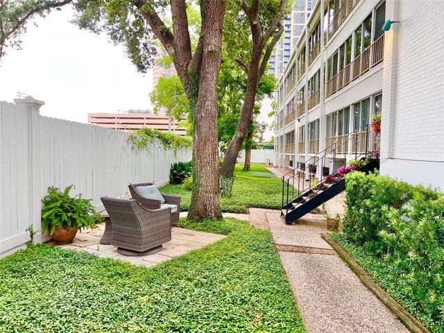 5050 Ambassador Way 210, Houston, TX 77056