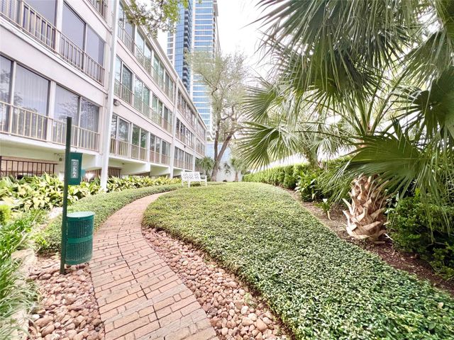 5050 Ambassador Way 210, Houston, TX 77056