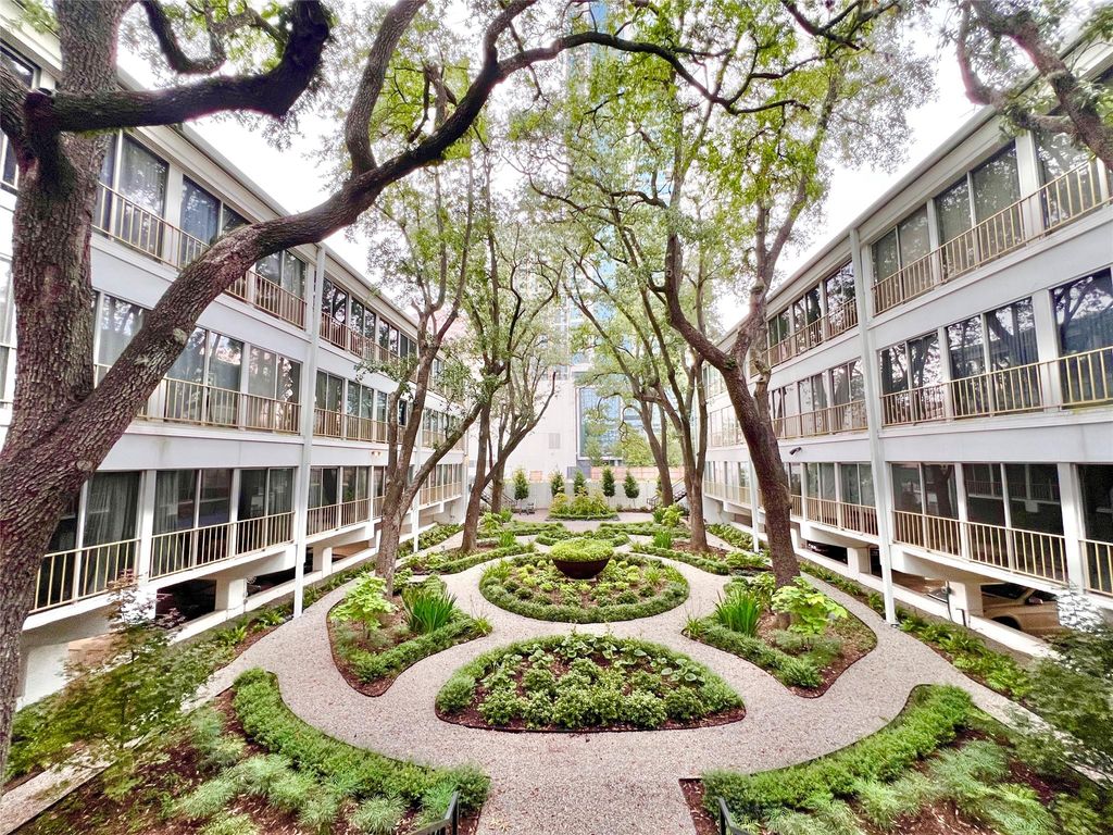 5050 Ambassador Way 210, Houston, TX 77056