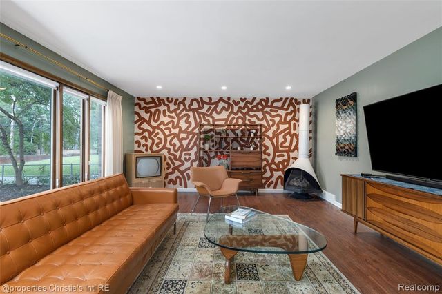 2771 W 7 Mile Road, Detroit, MI 48221