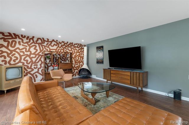 2771 W 7 Mile Road, Detroit, MI 48221