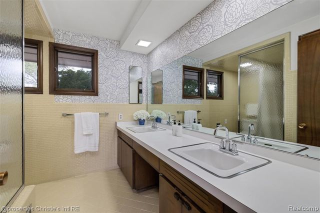 2771 W 7 Mile Road, Detroit, MI 48221