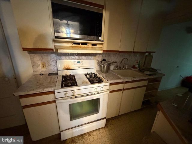 2611 LINDSAY ST, Chester, PA 19013