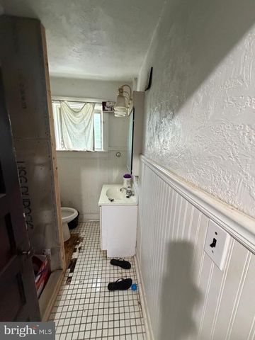2611 LINDSAY ST, Chester, PA 19013