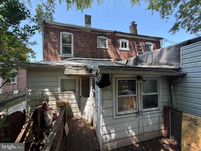 2611 LINDSAY ST, Chester, PA 19013