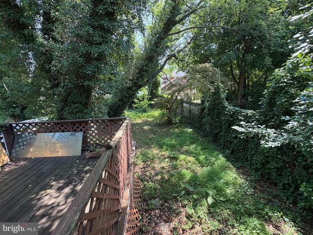2611 LINDSAY ST, Chester, PA 19013