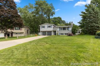 980 Bellewood Drive SE, Kentwood, MI 49508