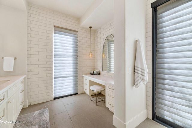 5353 E Sanna Street, Paradise Valley, AZ 85253