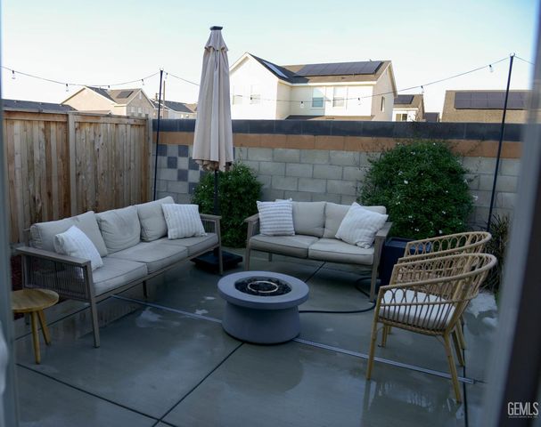 8906 Canyon Sage Dr, Shafter, CA 93263