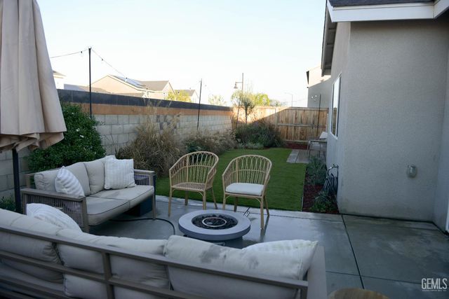 8906 Canyon Sage Dr, Shafter, CA 93263