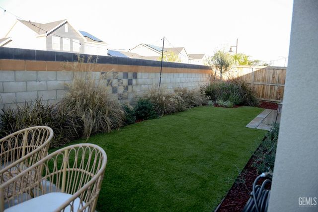 8906 Canyon Sage Dr, Shafter, CA 93263