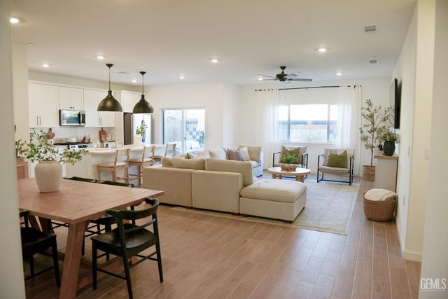 8906 Canyon Sage Dr, Shafter, CA 93263