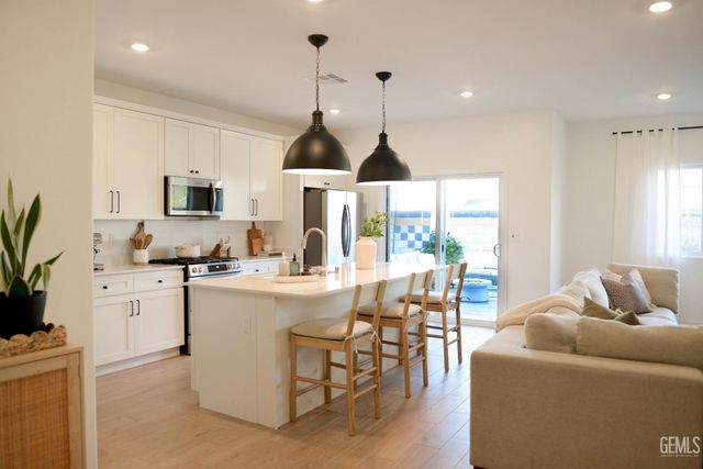 8906 Canyon Sage Dr, Shafter, CA 93263