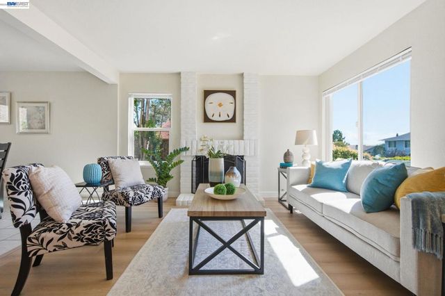 27966 El Portal Dr, Hayward, CA 94542