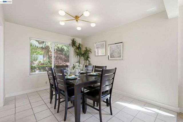 27966 El Portal Dr, Hayward, CA 94542