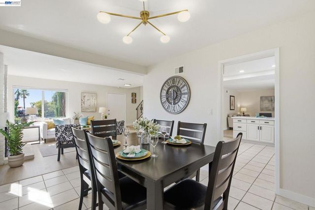 27966 El Portal Dr, Hayward, CA 94542