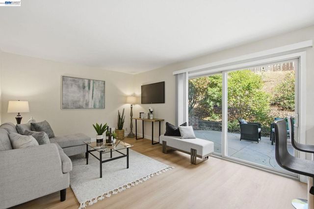 27966 El Portal Dr, Hayward, CA 94542