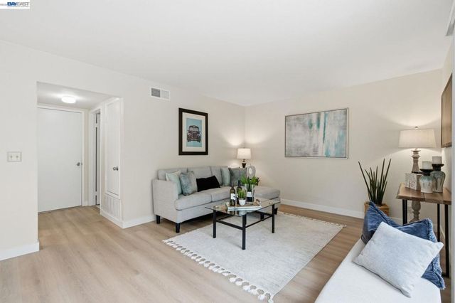 27966 El Portal Dr, Hayward, CA 94542