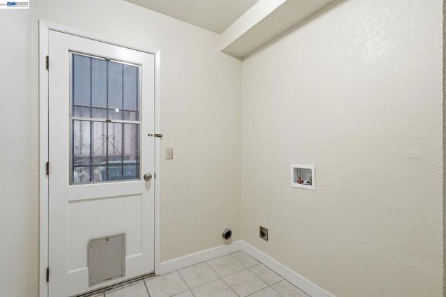 27966 El Portal Dr, Hayward, CA 94542