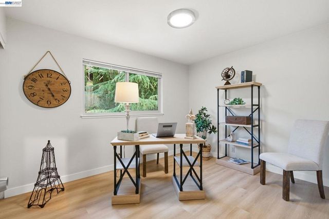 27966 El Portal Dr, Hayward, CA 94542