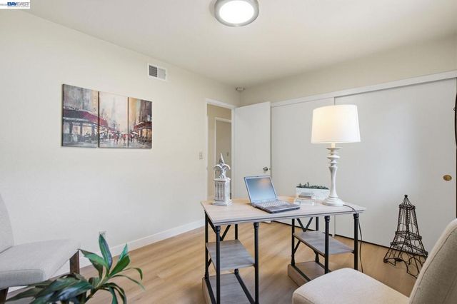 27966 El Portal Dr, Hayward, CA 94542