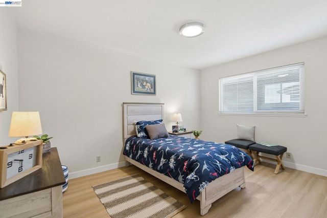 27966 El Portal Dr, Hayward, CA 94542