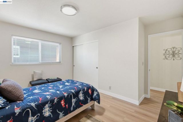 27966 El Portal Dr, Hayward, CA 94542