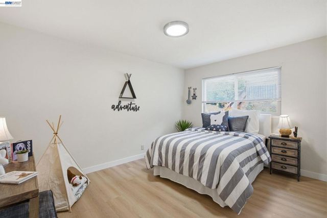 27966 El Portal Dr, Hayward, CA 94542