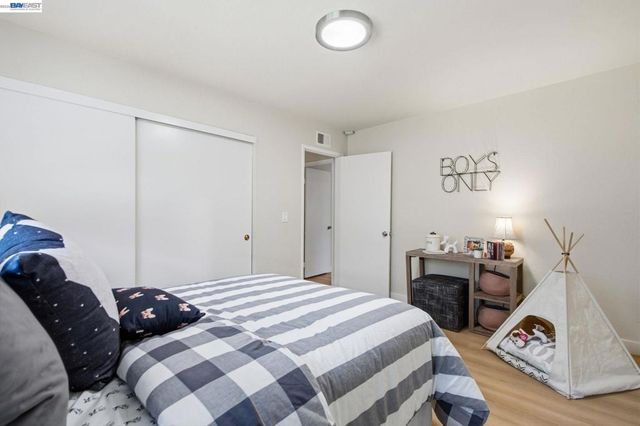 27966 El Portal Dr, Hayward, CA 94542